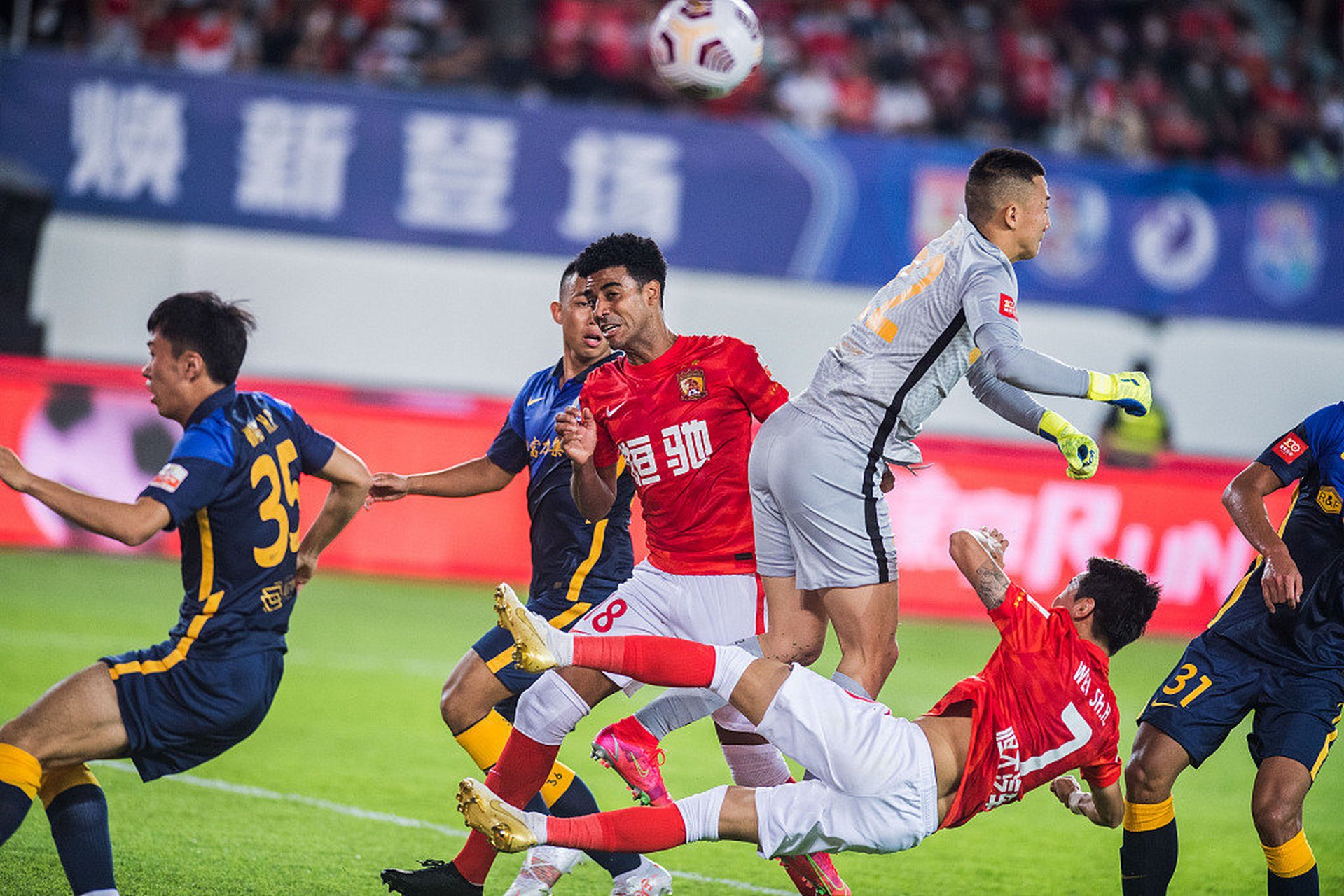 提供注册-赛地聚焦——中超转会期热度飙升，巴塞罗那状态回暖，更衣室稳定，训练强度明显提升的简单介绍-提供注册